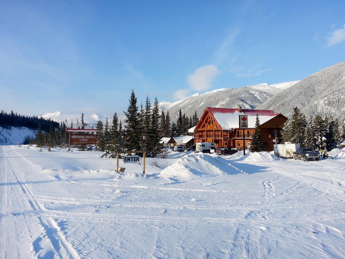 Northern Rockies Lodge Muncho Lake Zewnętrze zdjęcie