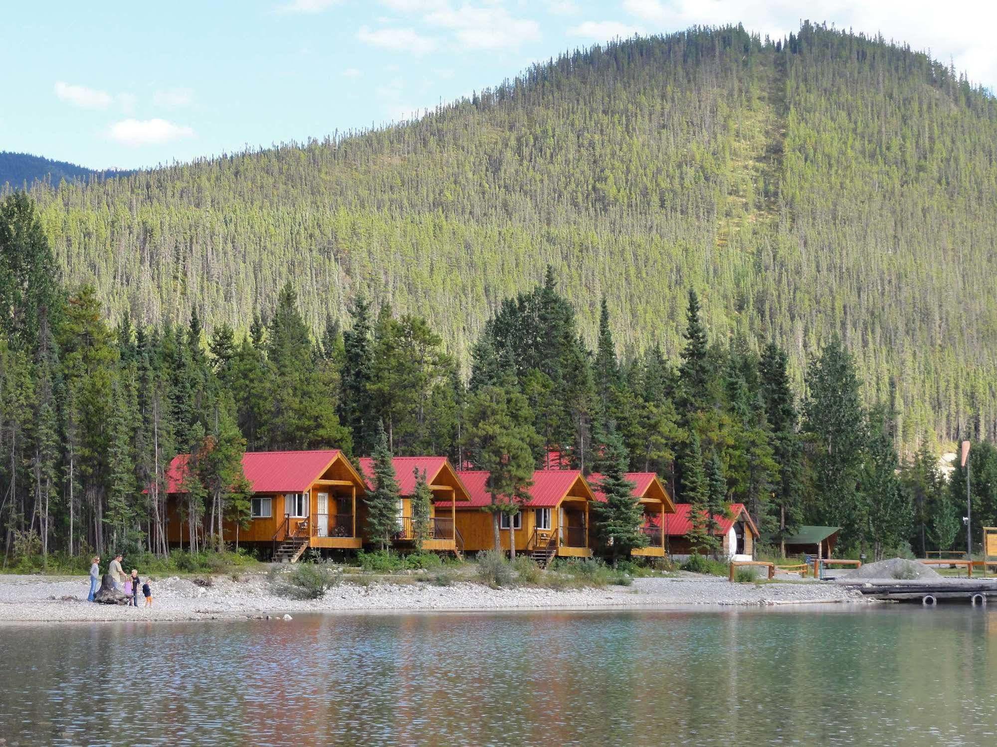 Northern Rockies Lodge Muncho Lake Zewnętrze zdjęcie