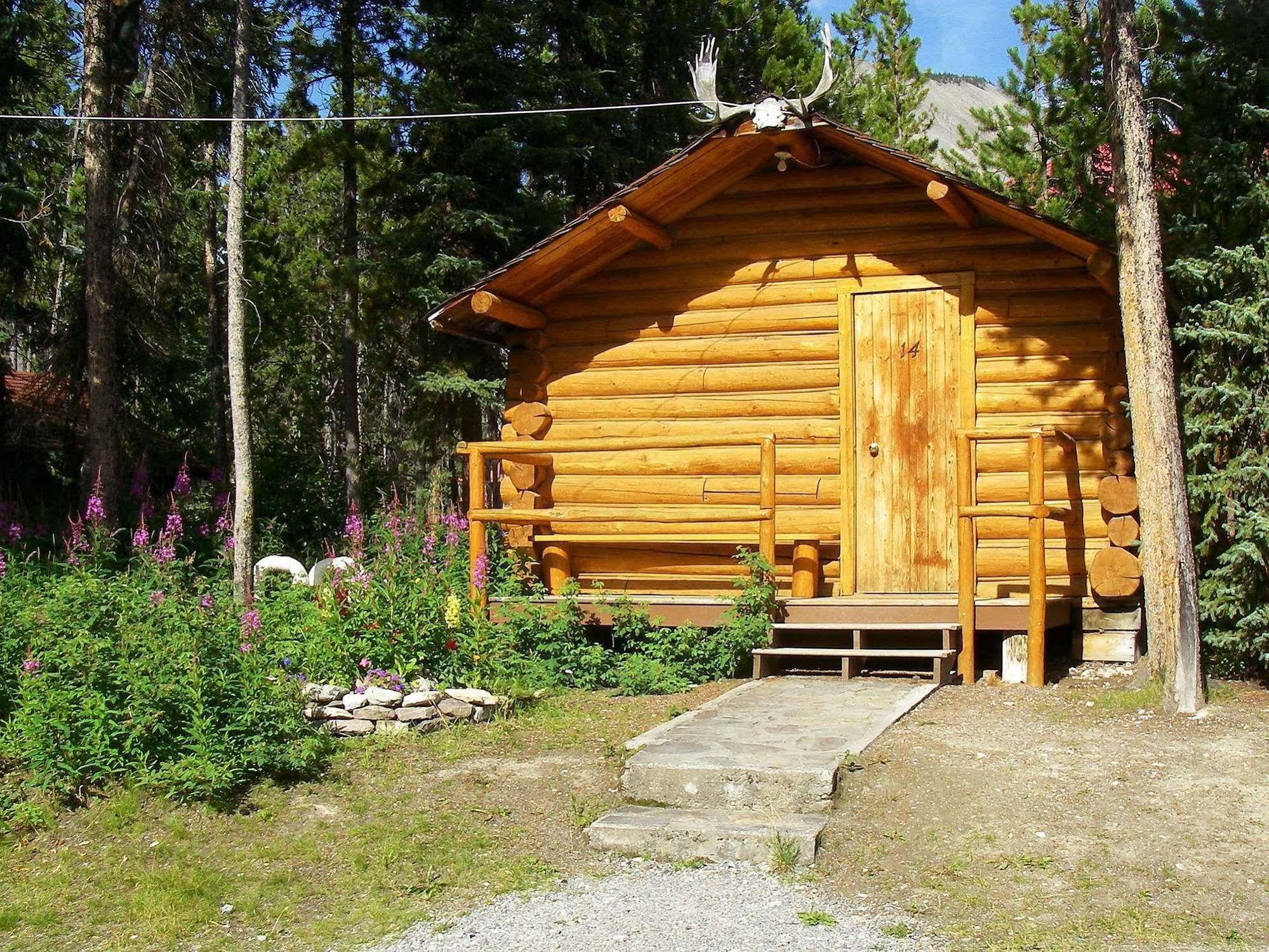 Northern Rockies Lodge Muncho Lake Zewnętrze zdjęcie